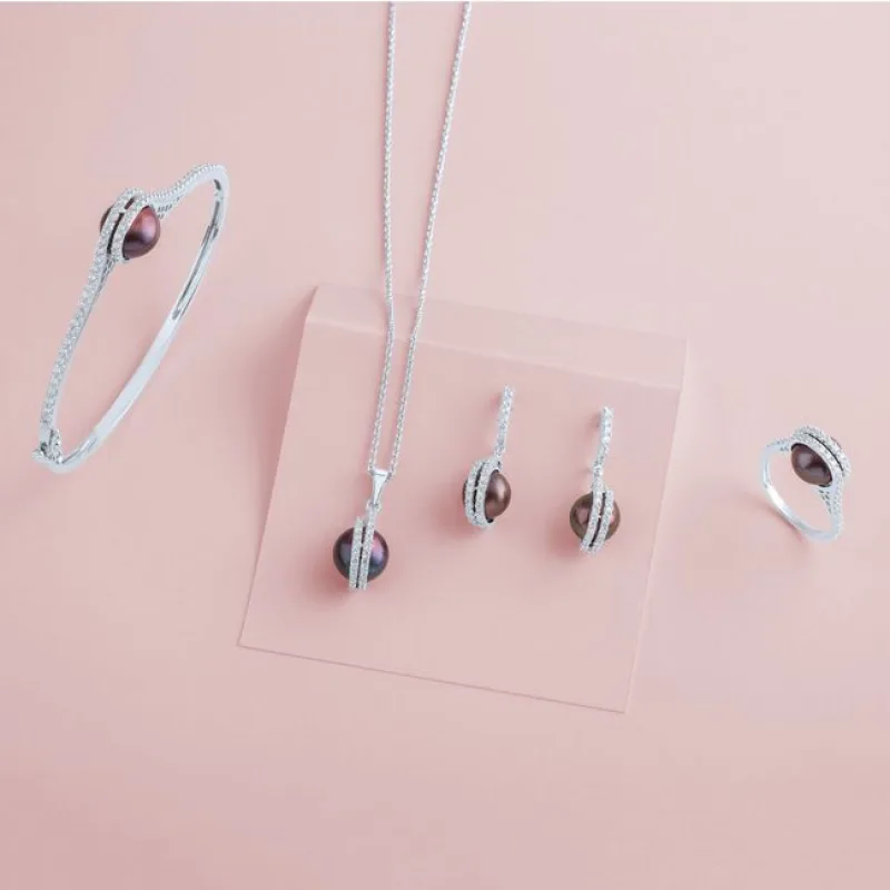 Classic Cotton Pendant Necklace