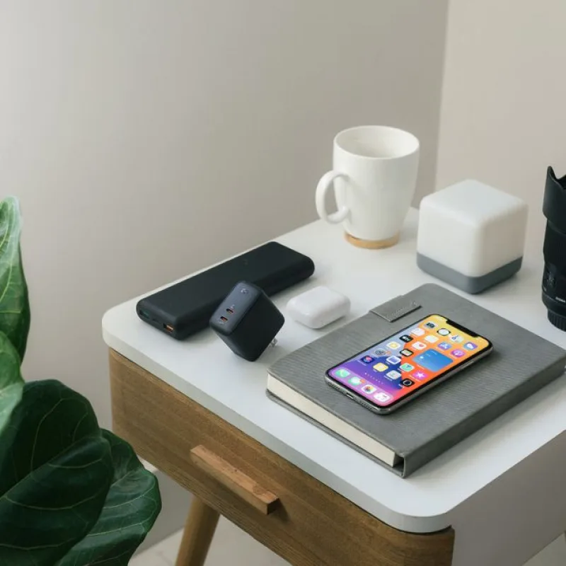 Essential Hand-Finished Fast Charger
